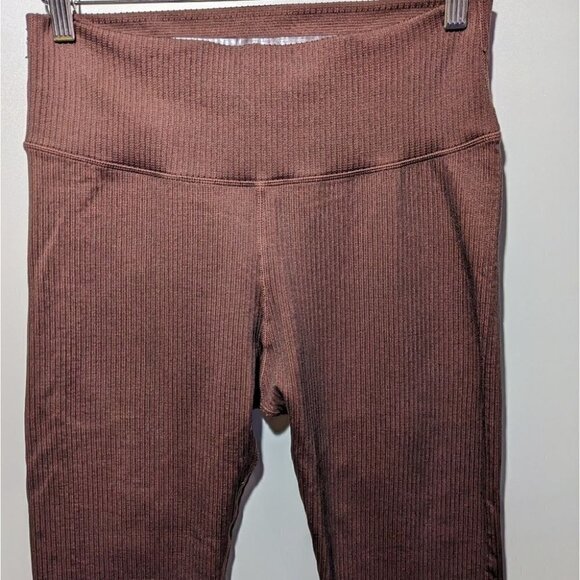 Good American | Seamless Rib Leggings in Chocolate - Picture 8 of 10